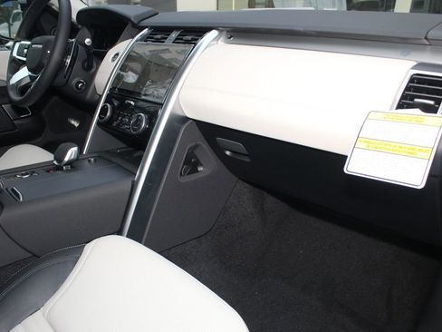 New 2026 Land Rover Discovery Limited Edition AWD/4WD image 24
