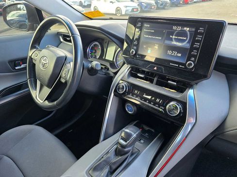 Used 2021 Toyota Venza LE w/ Carpet Mat Package (TMS) image 13