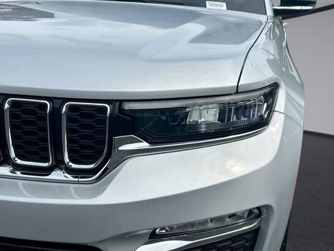 Used 2023 Jeep Grand Cherokee Limited w/ Luxury Tech Group II RWD image 30