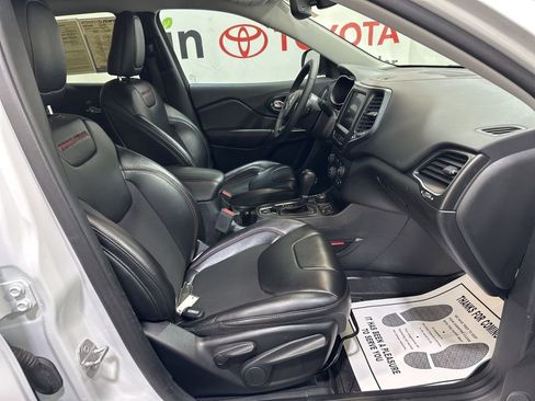 Used 2023 Jeep Cherokee Trailhawk image 10