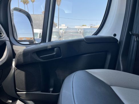 Used 2025 RAM ProMaster 2500 w/ Convenience Group FWD image 15