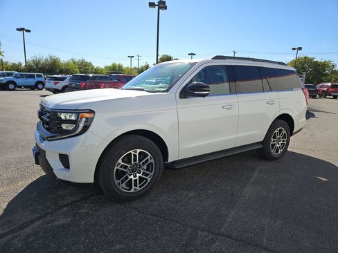 New 2025 Ford Expedition Active image 5
