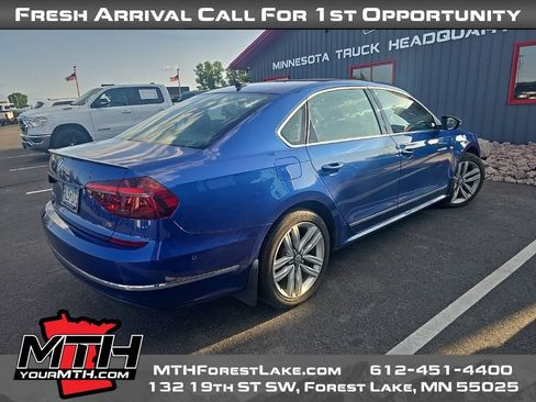Used 2017 Volkswagen Passat 1.8T SEL Premium FWD image 3