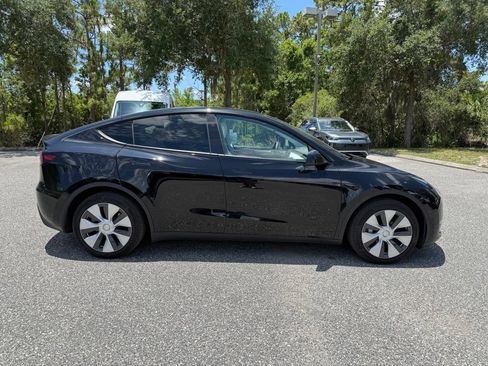 Used 2024 Tesla Model Y Long Range AWD/4WD image 8