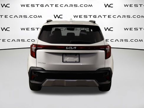 Used 2024 Kia Seltos EX FWD image 4