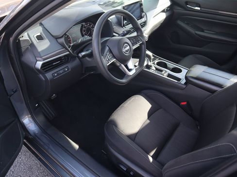 Used 2024 Nissan Altima 2.5 SV image 13