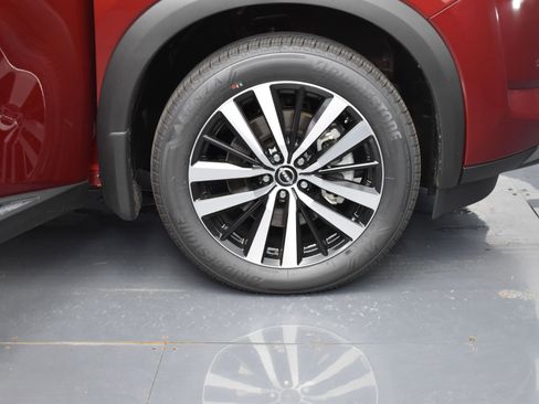 Used 2024 Nissan Pathfinder Platinum image 16