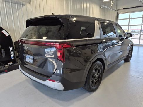 Used 2025 Kia Carnival FWD image 3