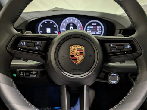 Certified 2025 Porsche Cayenne AWD/4WD image 28