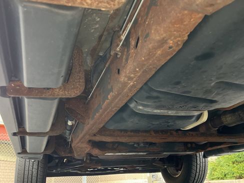 Used 2011 Chevrolet Suburban LT image 21