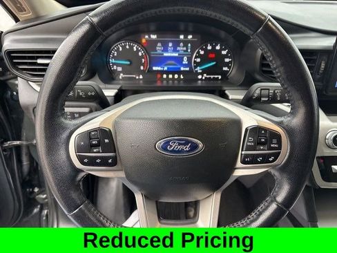 Used 2022 Ford Explorer XLT image 16