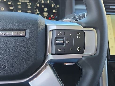 Used 2025 Land Rover Discovery Dynamic SE image 20