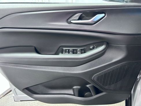 Used 2024 Jeep Grand Cherokee Altitude image 4