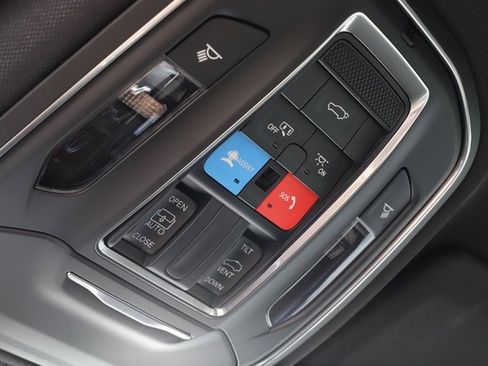 New 2025 Jeep Grand Cherokee Altitude image 36