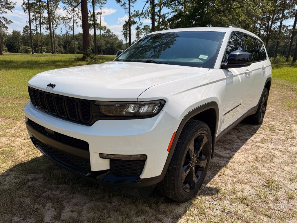 Used 2023 Jeep Grand Cherokee L Limited w/ Black Appearance Package RWD image 1