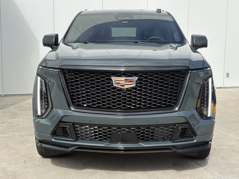 Certified 2025 Cadillac Escalade ESV V AWD/4WD image 3