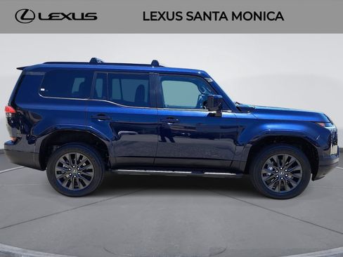 Used 2025 Lexus GX 550 w/ Cold Area Package AWD/4WD image 4