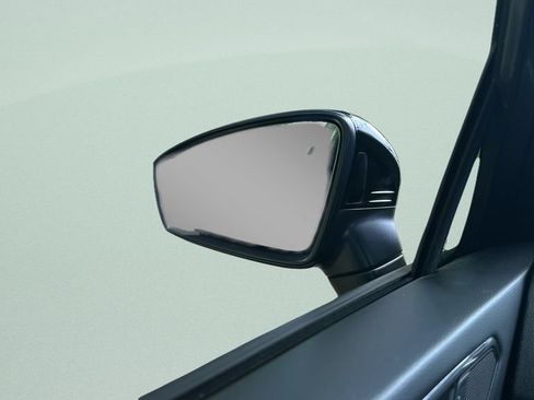 Used 2024 Volkswagen Tiguan SE R-Line FWD image 32