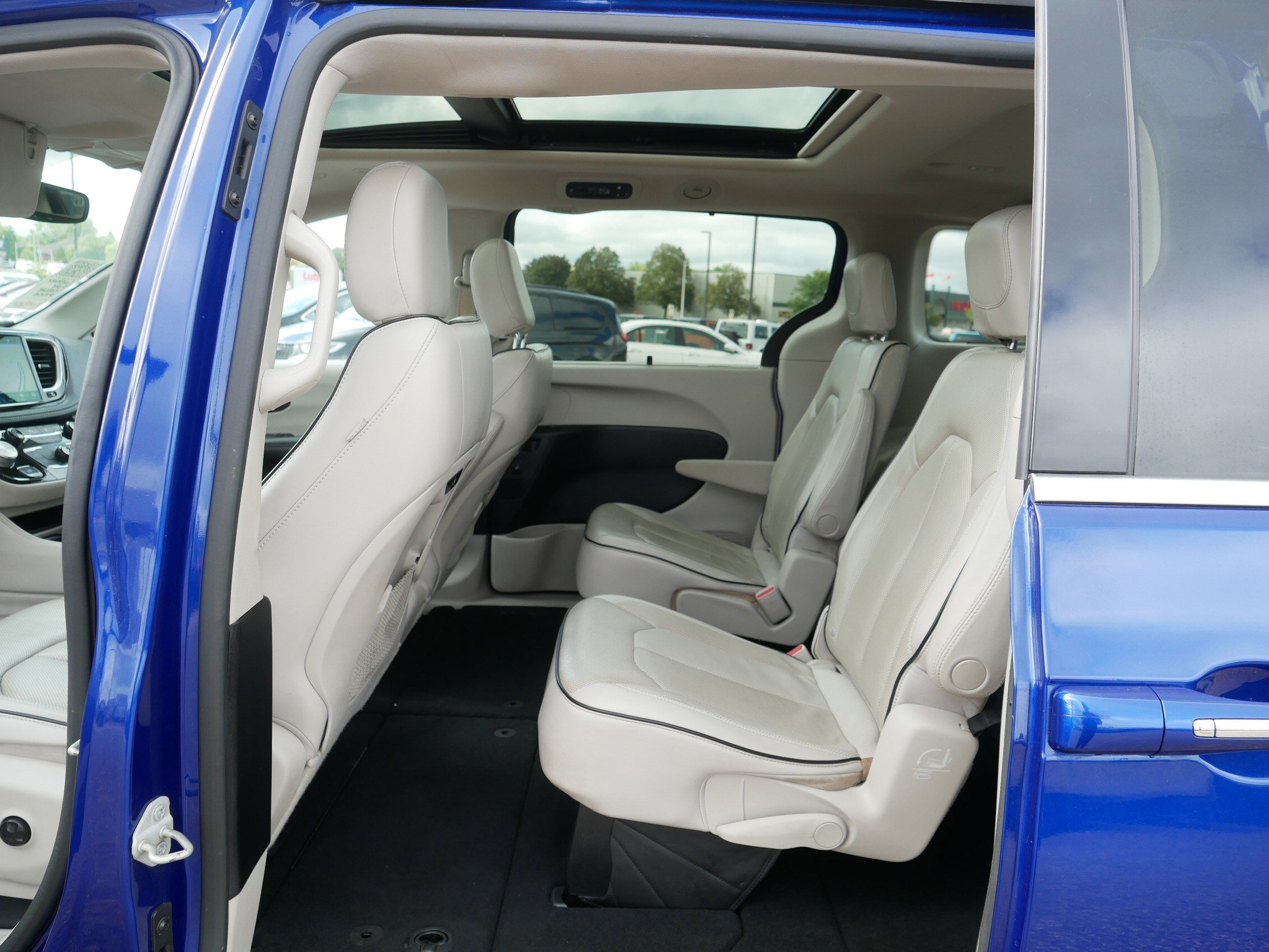 Used 2021 Chrysler Pacifica Limited AWD/4WD image 34