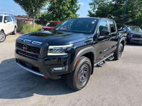 Certified 2025 Nissan Frontier PRO-4X AWD/4WD image 3