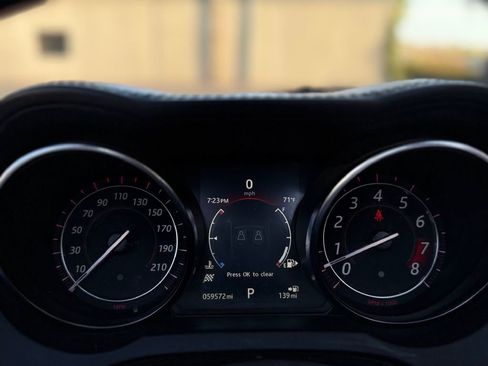 Used 2016 Jaguar F-TYPE R image 29