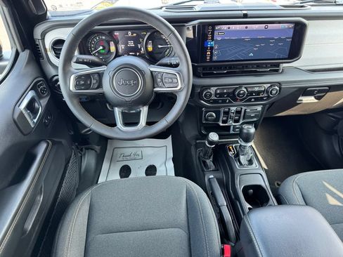 Used 2024 Jeep Wrangler Unlimited Sahara w/ Technology Group AWD/4WD image 20