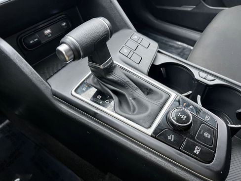 Used 2025 Kia Sportage LX image 40