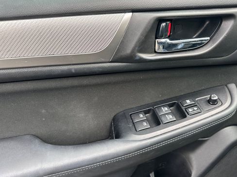 Used 2018 Subaru Outback 2.5i Premium image 11
