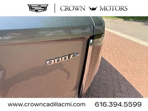 New 2026 Cadillac Vistiq Sport image 12