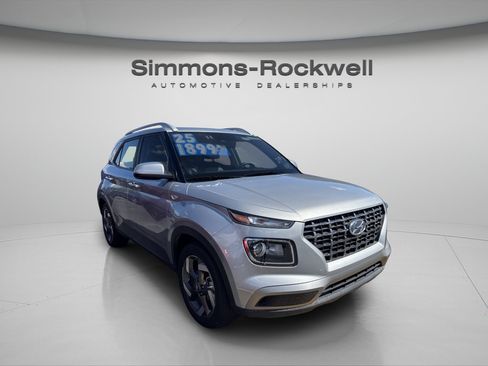 Used 2025 Hyundai Venue SEL FWD image 7