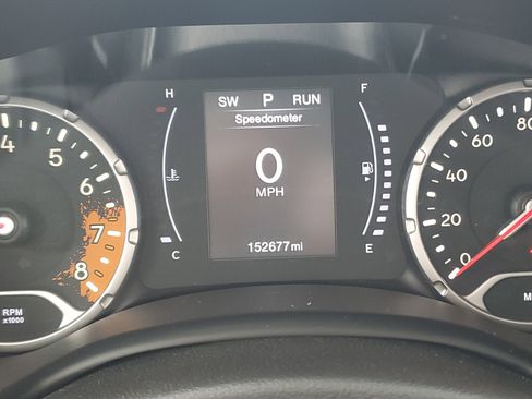 Used 2018 Jeep Renegade Latitude FWD image 23