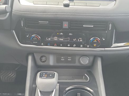 Used 2024 Nissan Rogue SL w/ SL Premium Package AWD/4WD image 19