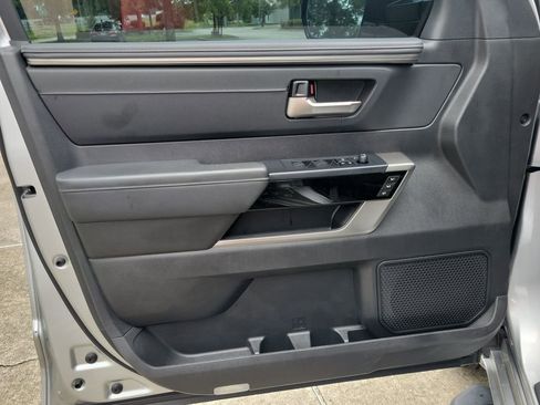 Used 2025 Toyota Tundra Limited AWD/4WD image 12