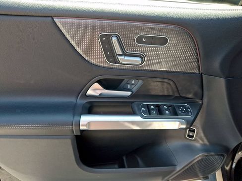 Used 2023 Mercedes-Benz GLB 250 4MATIC image 12