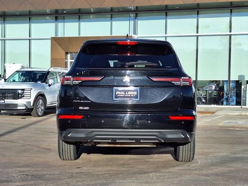 Used 2025 Mitsubishi Outlander ES image 4