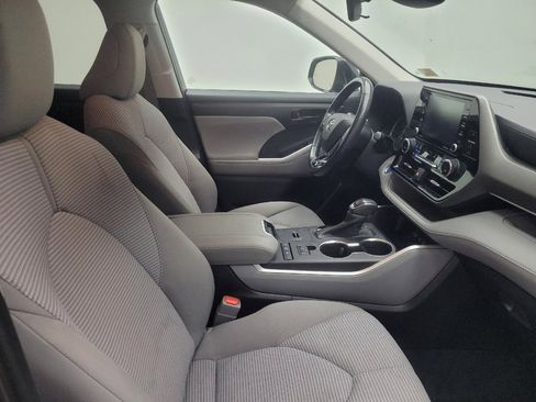 Used 2021 Toyota Highlander LE AWD/4WD image 21