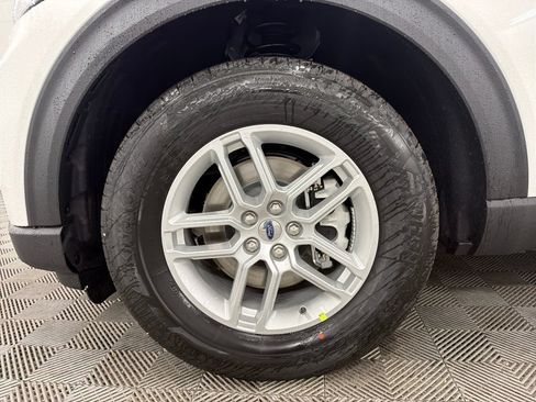 New 2026 Ford Explorer Active RWD image 12
