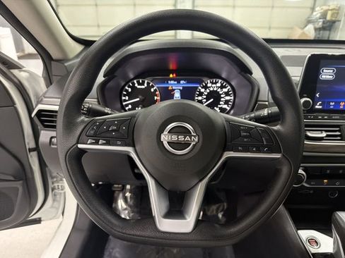 Used 2025 Nissan Altima 2.5 SV FWD image 27
