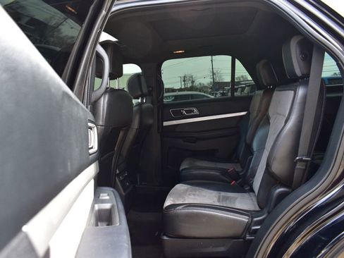 Used 2017 Ford Explorer XLT w/ Equipment Group 202A AWD/4WD image 23