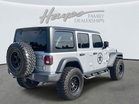 Used 2024 Jeep Wrangler Unlimited Sport AWD/4WD image 3