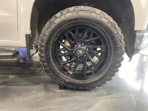 Used 2022 Chevrolet Silverado 1500 LT AWD/4WD image 7