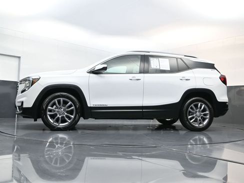 Used 2023 GMC Terrain SLT image 26