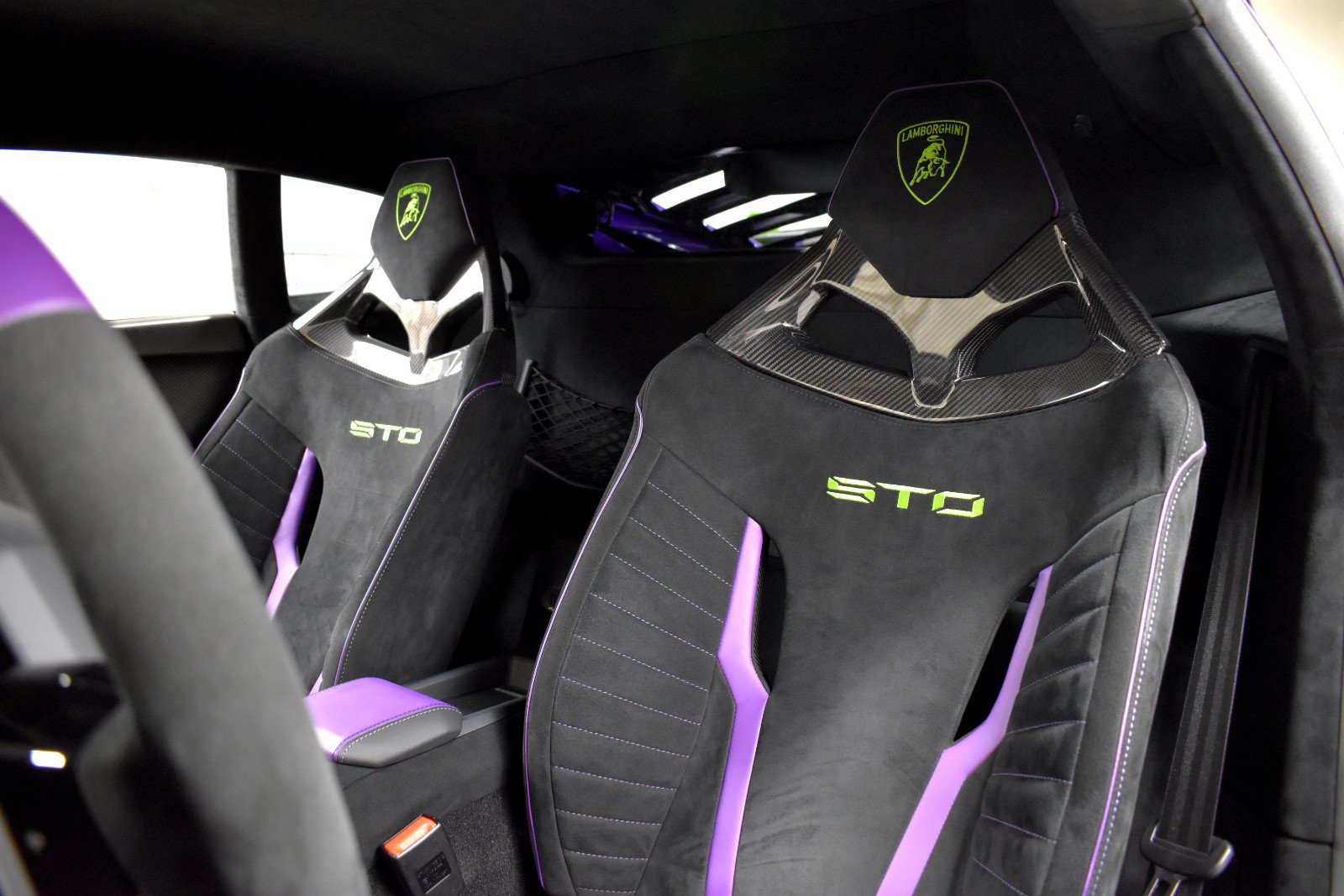 Used 2023 Lamborghini Huracan STO RWD image 32