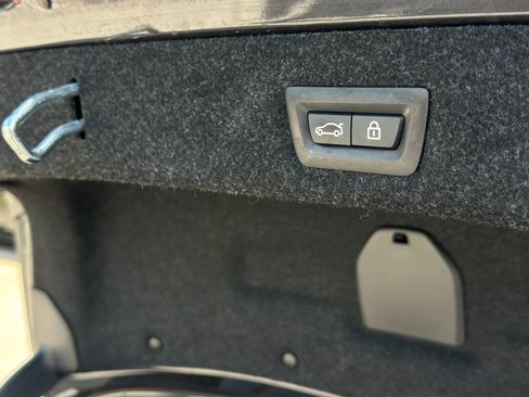 Used 2018 BMW 530e w/ Premium Package 2 image 19