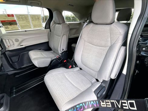 Used 2024 Toyota Sienna LE image 20