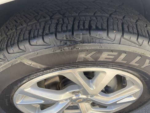 Used 2020 Chevrolet Equinox Premier FWD image 8