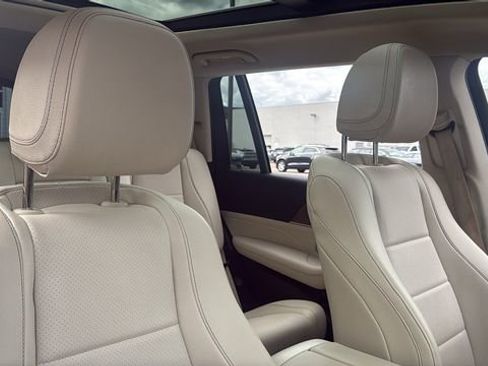 Used 2023 Mercedes-Benz GLS 450 4MATIC image 15