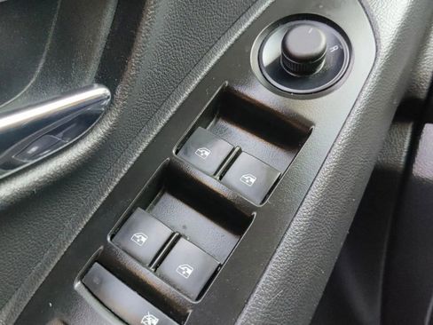 Used 2022 Chevrolet Trax LT w/ Midnight Edition image 24