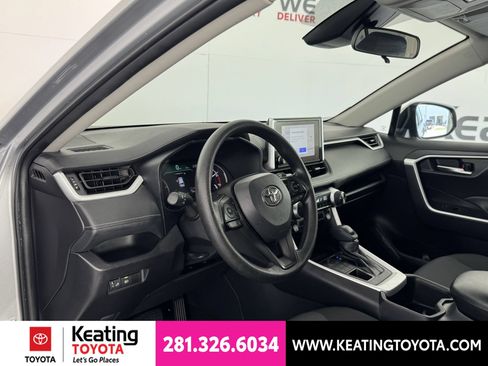Used 2025 Toyota RAV4 XLE AWD/4WD image 13