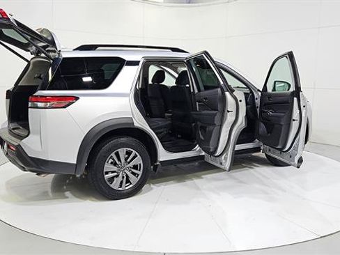Certified 2025 Nissan Pathfinder SV FWD image 32